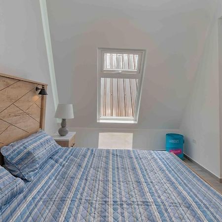 Cozy Beach Villa At The Shores 5 Minutes From The Beach Вест-Энд Экстерьер фото