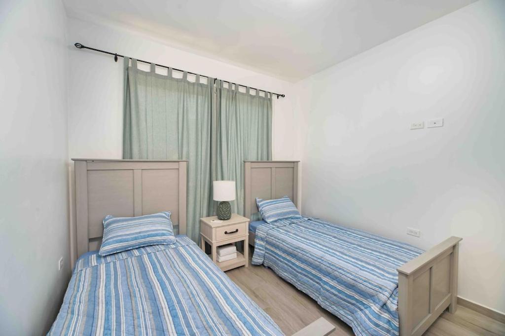 Cozy Beach Villa At The Shores 5 Minutes From The Beach Вест-Энд Экстерьер фото