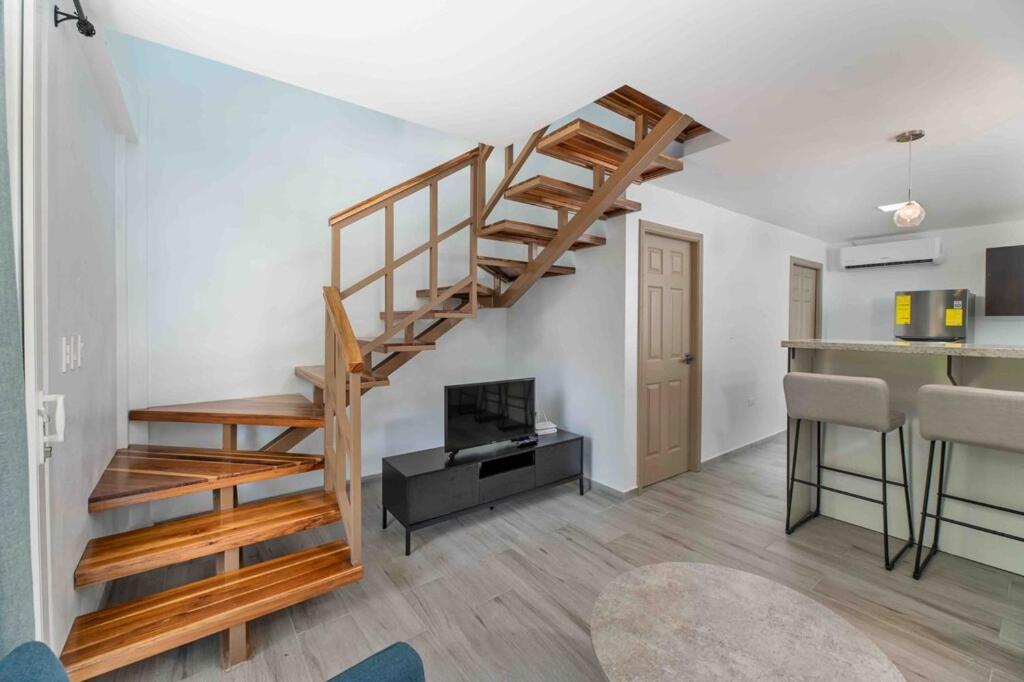 Cozy Beach Villa At The Shores 5 Minutes From The Beach Вест-Энд Экстерьер фото