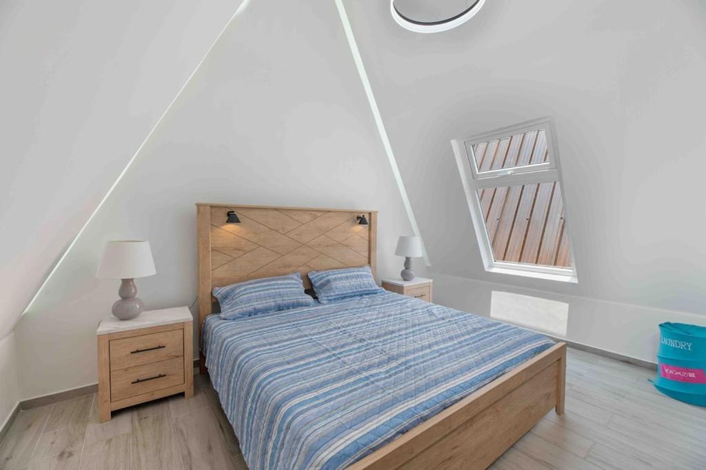 Cozy Beach Villa At The Shores 5 Minutes From The Beach Вест-Энд Экстерьер фото