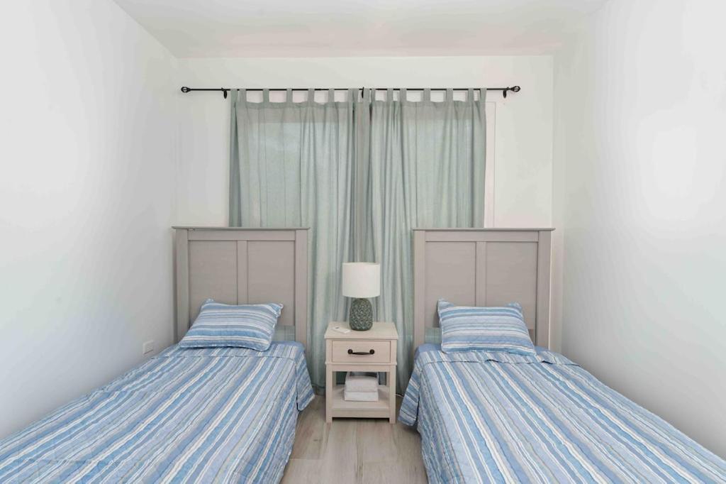 Cozy Beach Villa At The Shores 5 Minutes From The Beach Вест-Энд Экстерьер фото