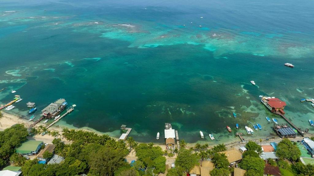 Cozy Beach Villa At The Shores 5 Minutes From The Beach Вест-Энд Экстерьер фото